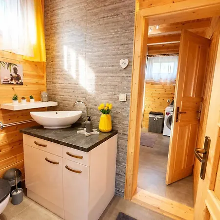Apartamento Moon Wood Maklár